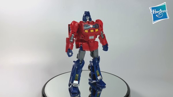 Power Of The Primes Leader Class Optimus Video Gives Detailed In Hand Look With Screencaps 29 (29 of 49)